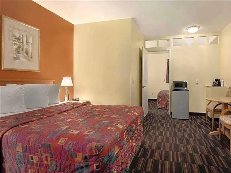 Knights Inn Tucson D.M.A.F Area Экстерьер фото