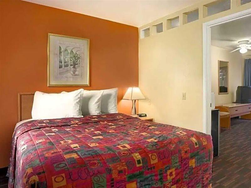 Knights Inn Tucson D.M.A.F Area Экстерьер фото