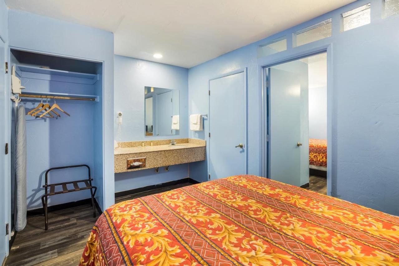 Knights Inn Tucson D.M.A.F Area Экстерьер фото