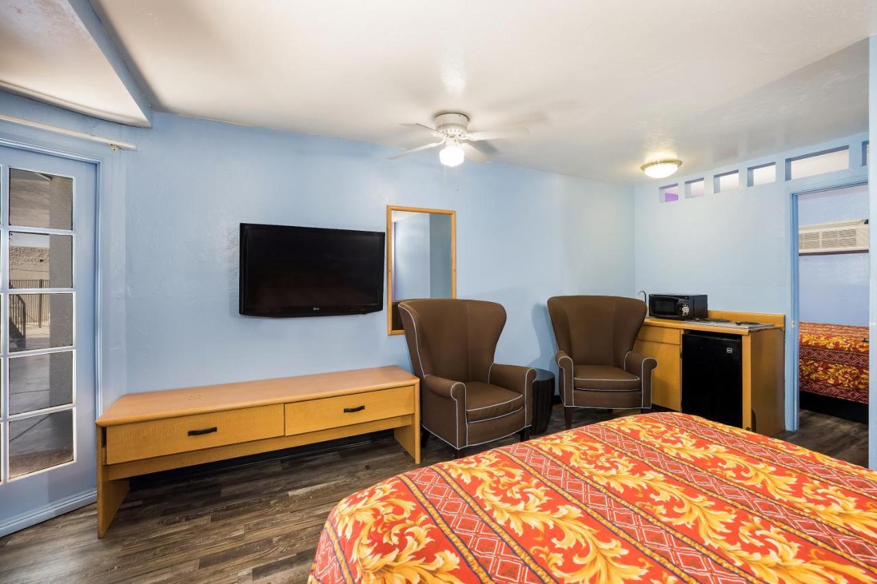 Knights Inn Tucson D.M.A.F Area Экстерьер фото