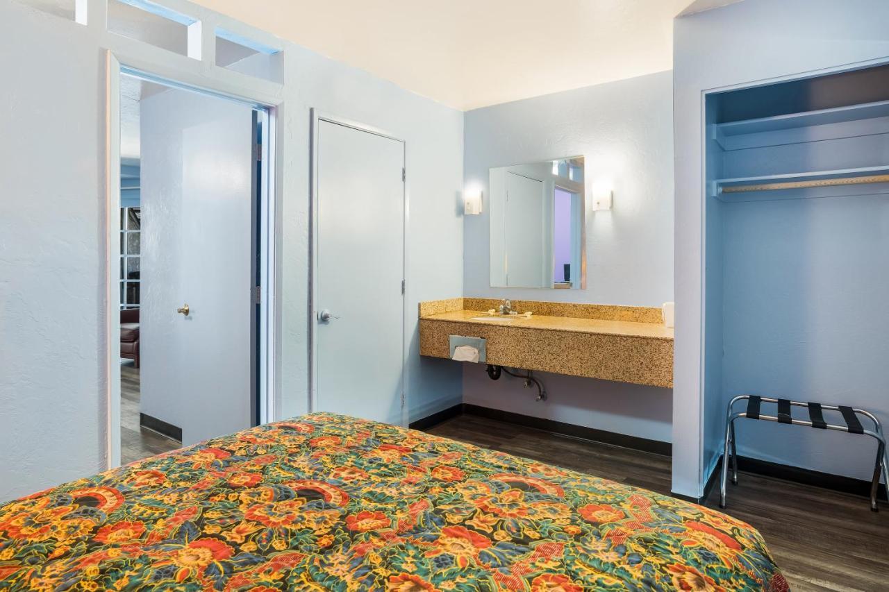 Knights Inn Tucson D.M.A.F Area Экстерьер фото