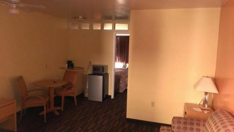 Knights Inn Tucson D.M.A.F Area Экстерьер фото